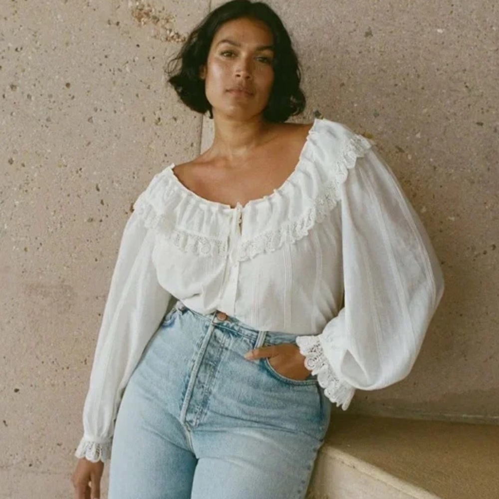 Doen White Lace Trim Blouse